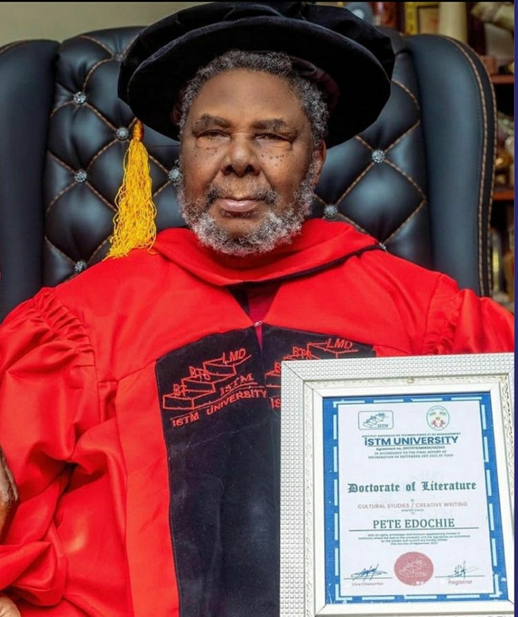 Pete Edochie, une icône de Nollywood, reçoit son premier doctorat à l'âge de 76 ans
