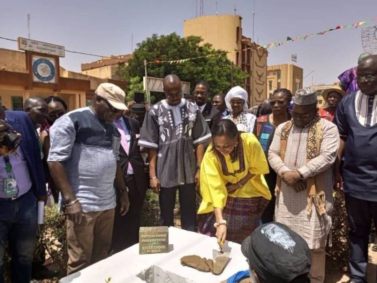 FESPACO 2025 : Roger Gnoan M’Bala, une légende du cinéma ivoirien célébrée à Ouagadougou